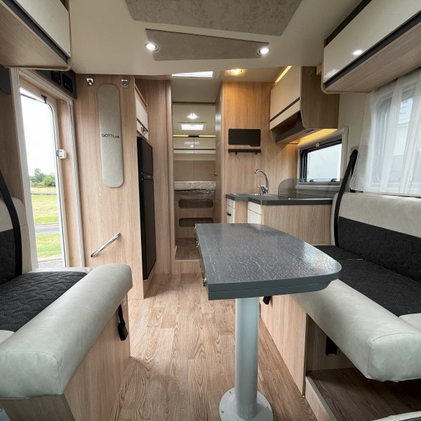 Antoine Caravanes et Camping Car Siena 397 Première édition Giottiline
